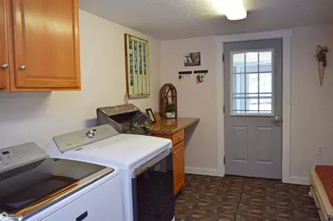 598 High St, Eldon, IA 52554 photo 17