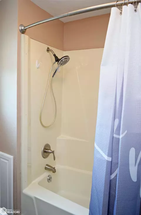 598 High St, Eldon, IA 52554 photo 12