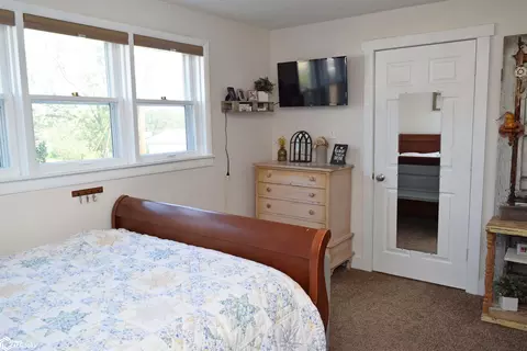 598 High St, Eldon, IA 52554 photo 9