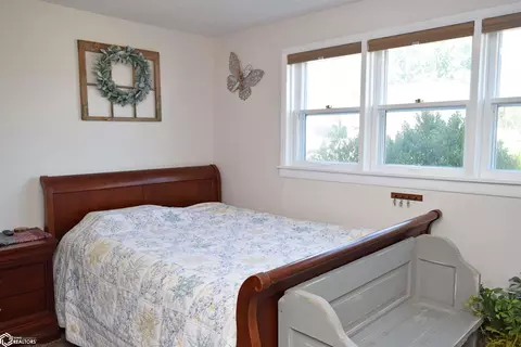 598 High St, Eldon, IA 52554 photo 8