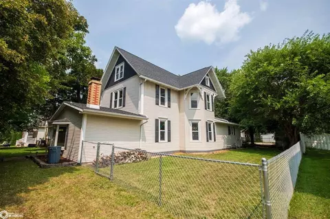 105 Levering St, Traer, IA 50675