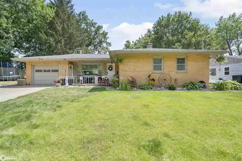 2104 Crosson Blf, University Park, IA 52595