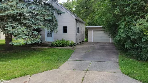 1039 15th St NE, Mason City, IA 50401