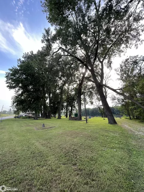 1502 Township Rd, Gulfport, IL 61425