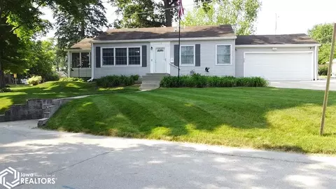 215 Glen Dr, Iowa Falls, IA 50126