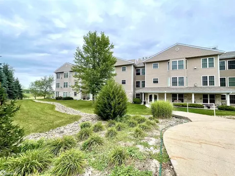 711 16th Ave #U205, Grinnell, IA 50112