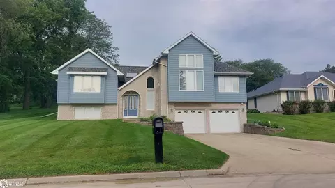 1301 Sunny Slope Dr, Red Oak, IA 51566