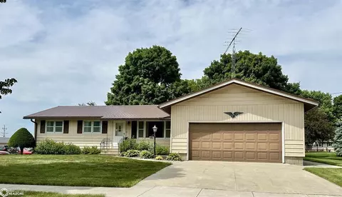 380 1st St NW, Britt, IA 50423