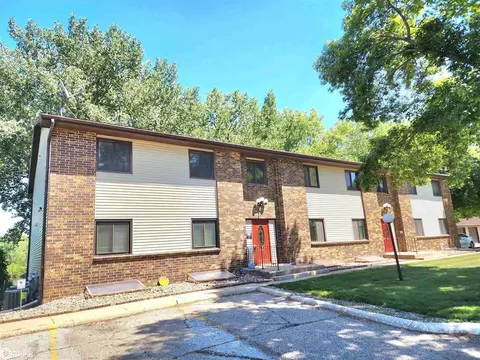 667 Briarstone Dr #7, Mason City, IA 50401