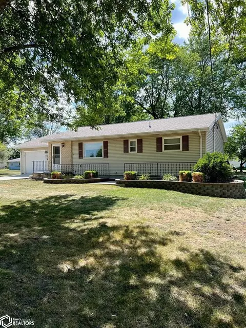 1016 1st St SW, Clarion, IA 50525