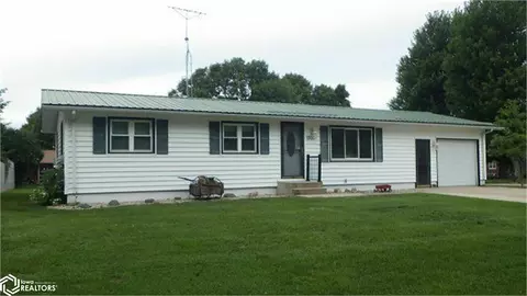1008 4th St NW, Hampton, IA 50441