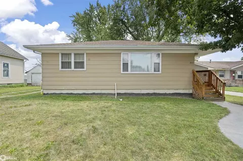 312 2nd St NW, State Center, IA 50247