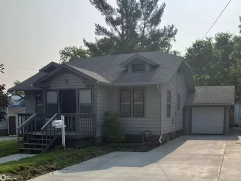 312 W 8th St S, Newton, IA 50208