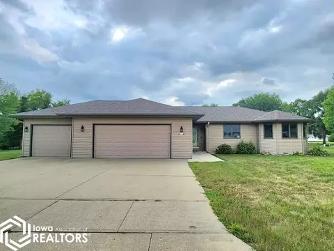 1113 Birch Dr, Mason City, IA 50401