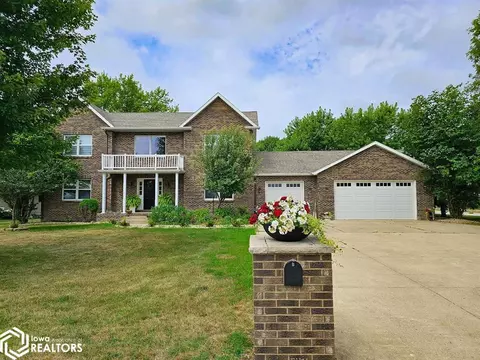 101 Maple Ct, Lake Mills, IA 50450
