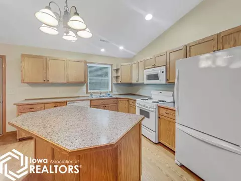 3 Armory Ln, Hampton, IA 50441 photo 2