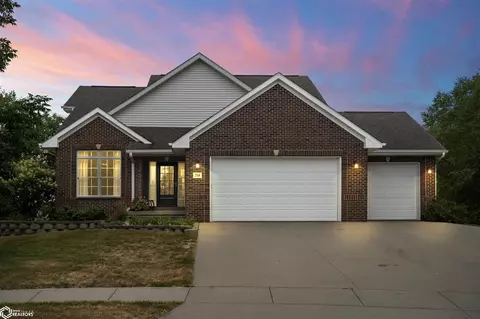 714 Willow Ct, Solon, IA 52333