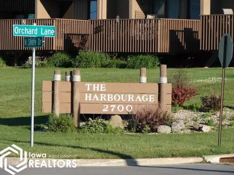 2700 N Shore Dr #402, Clear Lake, IA 50428
