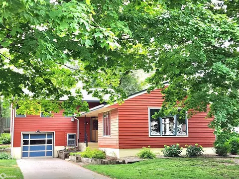 208 5th St NW, Rockford, IA 50468