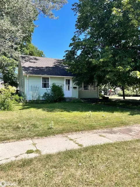 207 S Winnebago St, Lake Mills, IA 50450