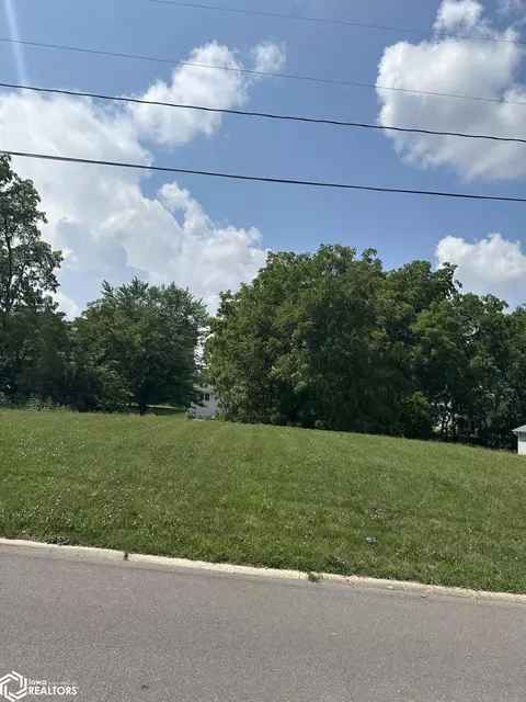 205 N East St, Bloomfield, IA 52537