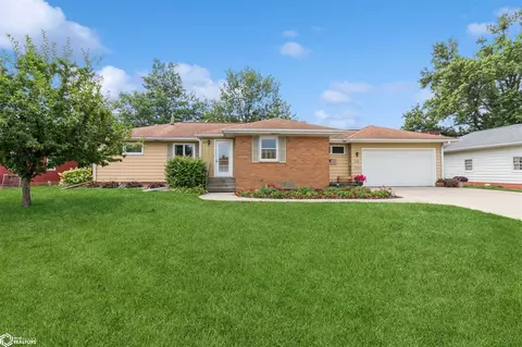 110 W Meadow Ln, Marshalltown, IA 50158