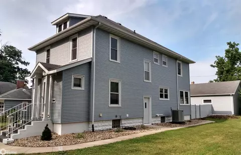 12 7th St NE, Hampton, IA 50441