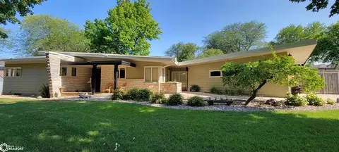 708 W 18th St, Carroll, IA 51401