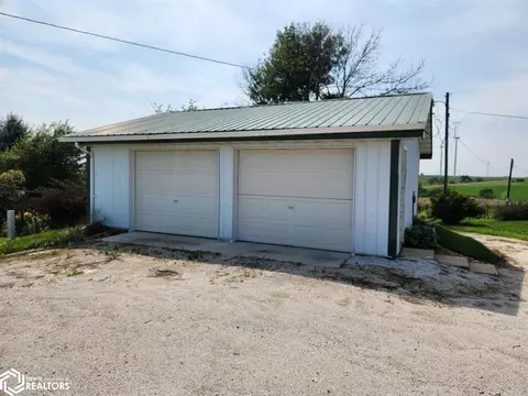 3143 York Ave, Macksburg, IA 50155