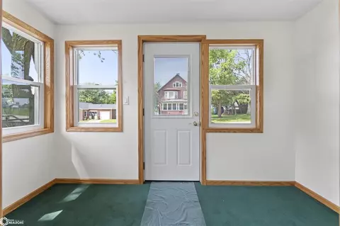 513 6th St, Nevada, IA 50201 photo 4
