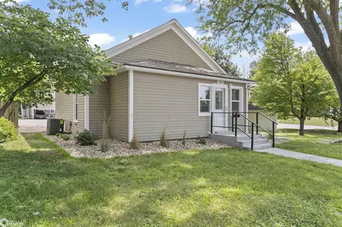 513 6th St, Nevada, IA 50201 photo 3