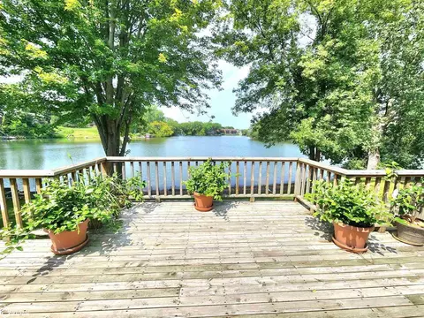 1750 Springview Dr, Mason City, IA 50401