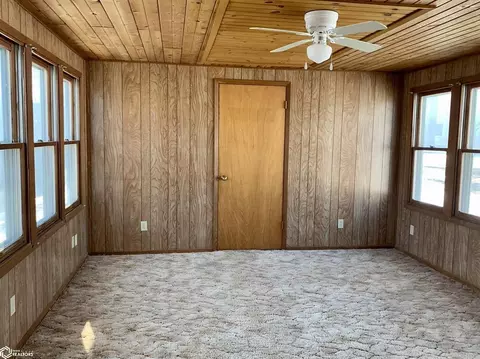 Bedroom - 504 W 506 W Summit St, Creston, IA 50801 photo 4 of 4
