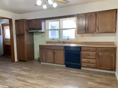 Kitchen - 504 W 506 W Summit St, Creston, IA 50801 photo 1 of 2