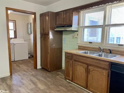 Kitchen - 504 W 506 W Summit St, Creston, IA 50801 photo 2 of 2