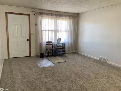 Bedroom - 504 W 506 W Summit St, Creston, IA 50801 photo 2 of 4