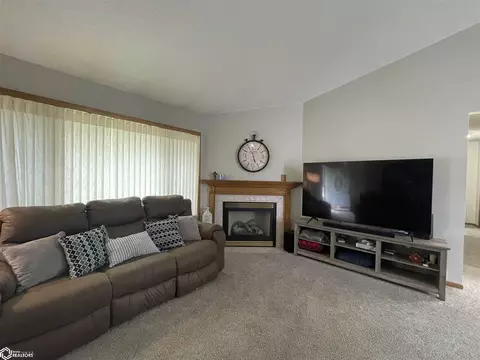 320 W Lyons, Garner, IA 50438 photo 8