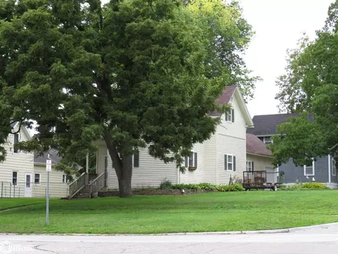 927 N Main St, Carroll, IA 51401