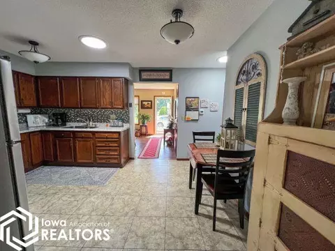 215 9th Pl NW, Hampton, IA 50441 photo 4