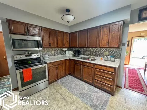 215 9th Pl NW, Hampton, IA 50441 photo 2