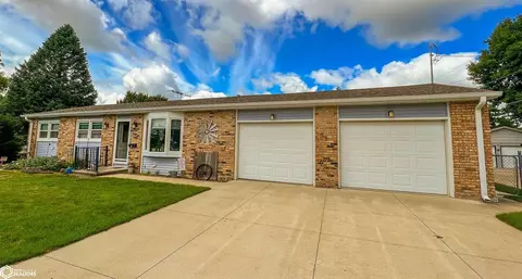 215 9th Pl NW, Hampton, IA 50441