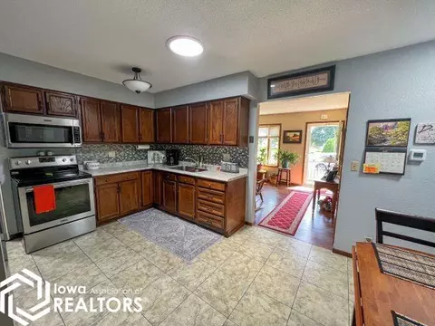 215 9th Pl NW, Hampton, IA 50441 photo 3