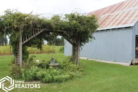 1530 Vine Ave, Hampton, IA 50441 photo 3