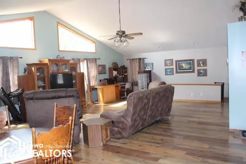 1530 Vine Ave, Hampton, IA 50441 photo 11
