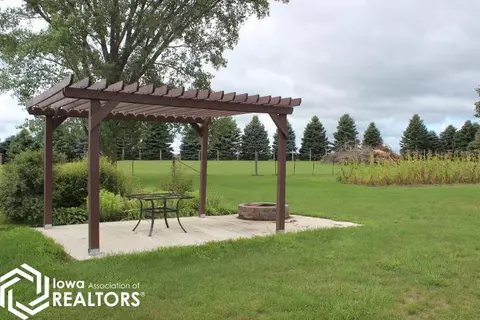 1530 Vine Ave, Hampton, IA 50441 photo 2