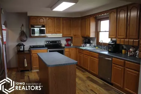 1530 Vine Ave, Hampton, IA 50441 photo 15