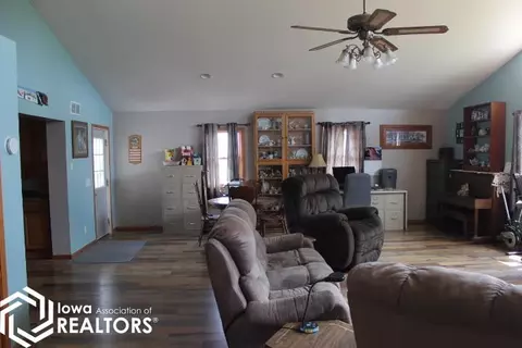 1530 Vine Ave, Hampton, IA 50441 photo 13