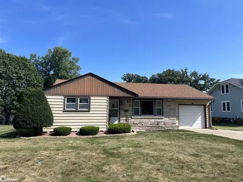 914 S 12th Ave W, Newton, IA 50208