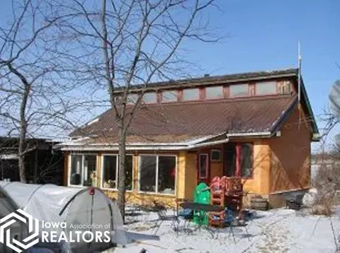 1860 Woodland Dr, Fairfield, IA 52556