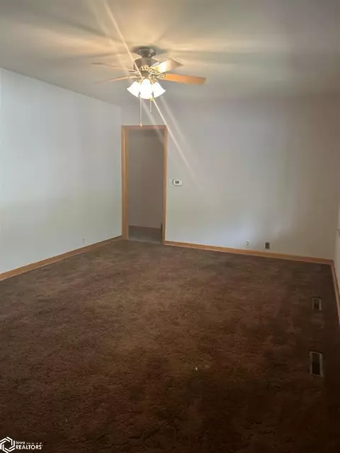 9 6th St NW, Hampton, IA 50441 photo 4